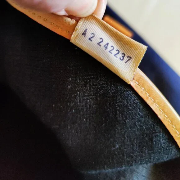 Dooney & Bourke Vintage Lg Cabriolet Zip Around Canvas/Leather Travel Bag - Blue - Picture 7 of 16